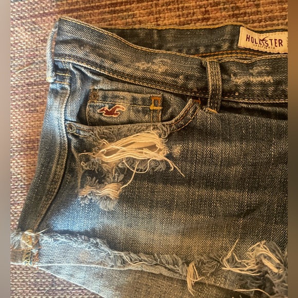 Hollister Jean Shorts Cut Off Raw Hem Frayed Destroyed Jeans Size 3 Dark Wash - Picture 3 of 9